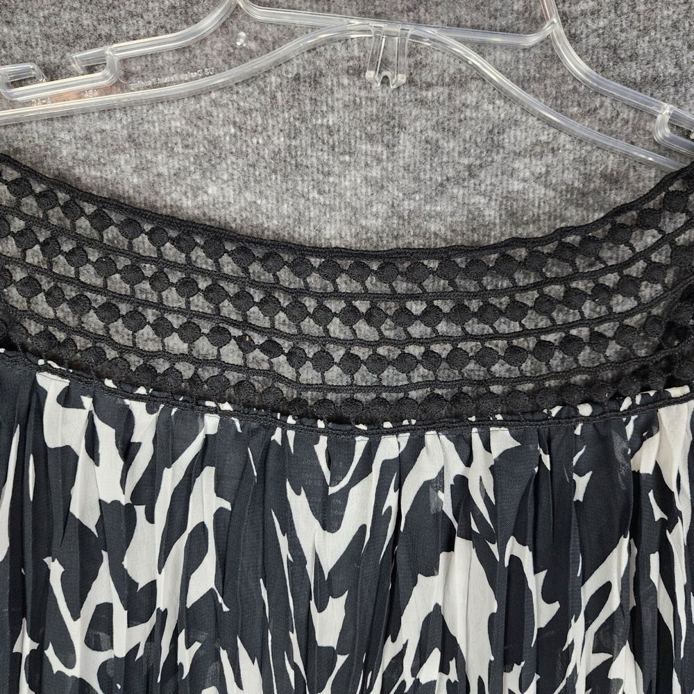 Lane Bryant Blouse Women 18/20 Black White Animal Print Crochet Smocked Boho - Picture 4 of 11